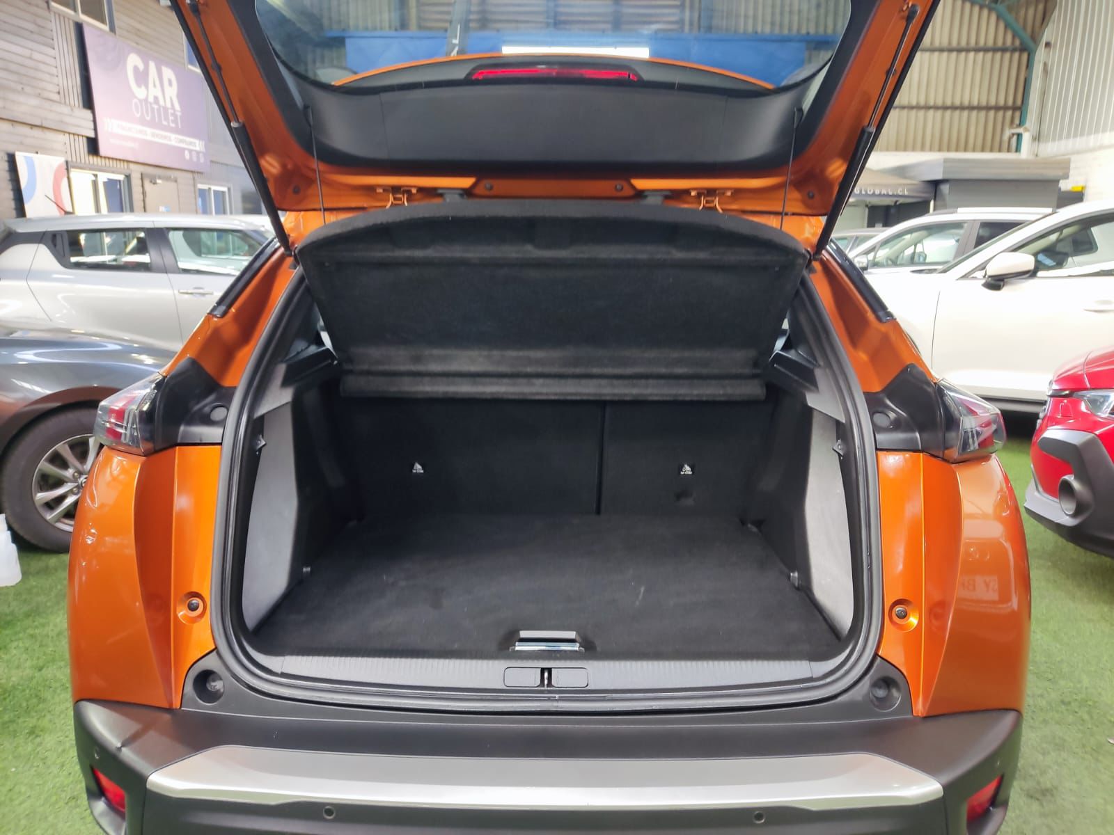 Peugeot 2008 BLUE HDI 130 EAT8 1.5 AUT 2023 - Imagen 12 de 13