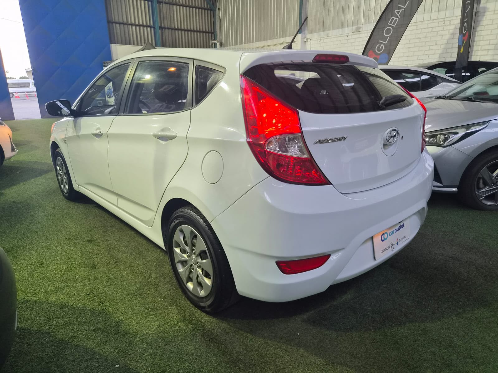 Hyundai ACCENT RB GL 1.4 2017 - Foto 2 de 9
