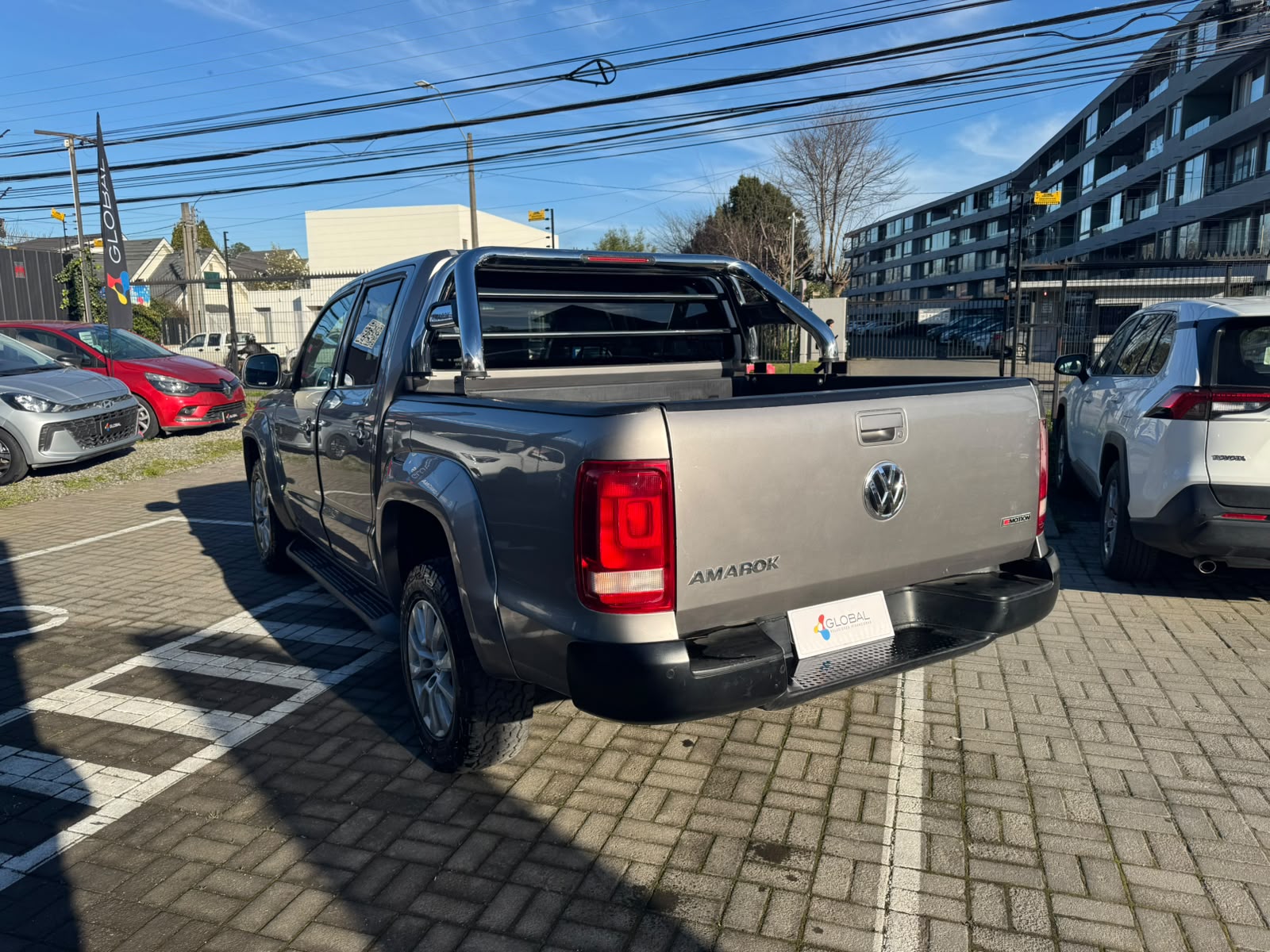 Volkswagen AMAROK COMFORTLINE 4X4 2.0 AUT 2023 - Foto 2 de 11