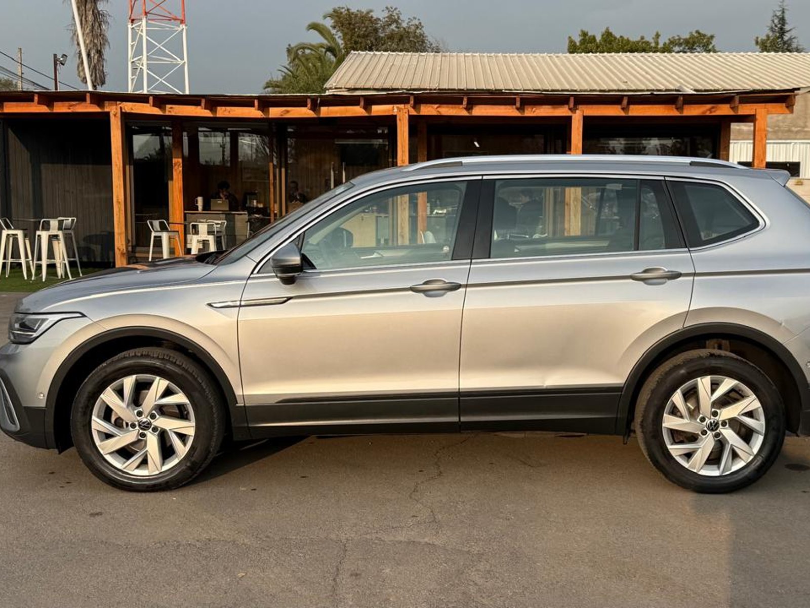 Volkswagen TIGUAN 1.4 AT 2023 - Foto 2 de 20