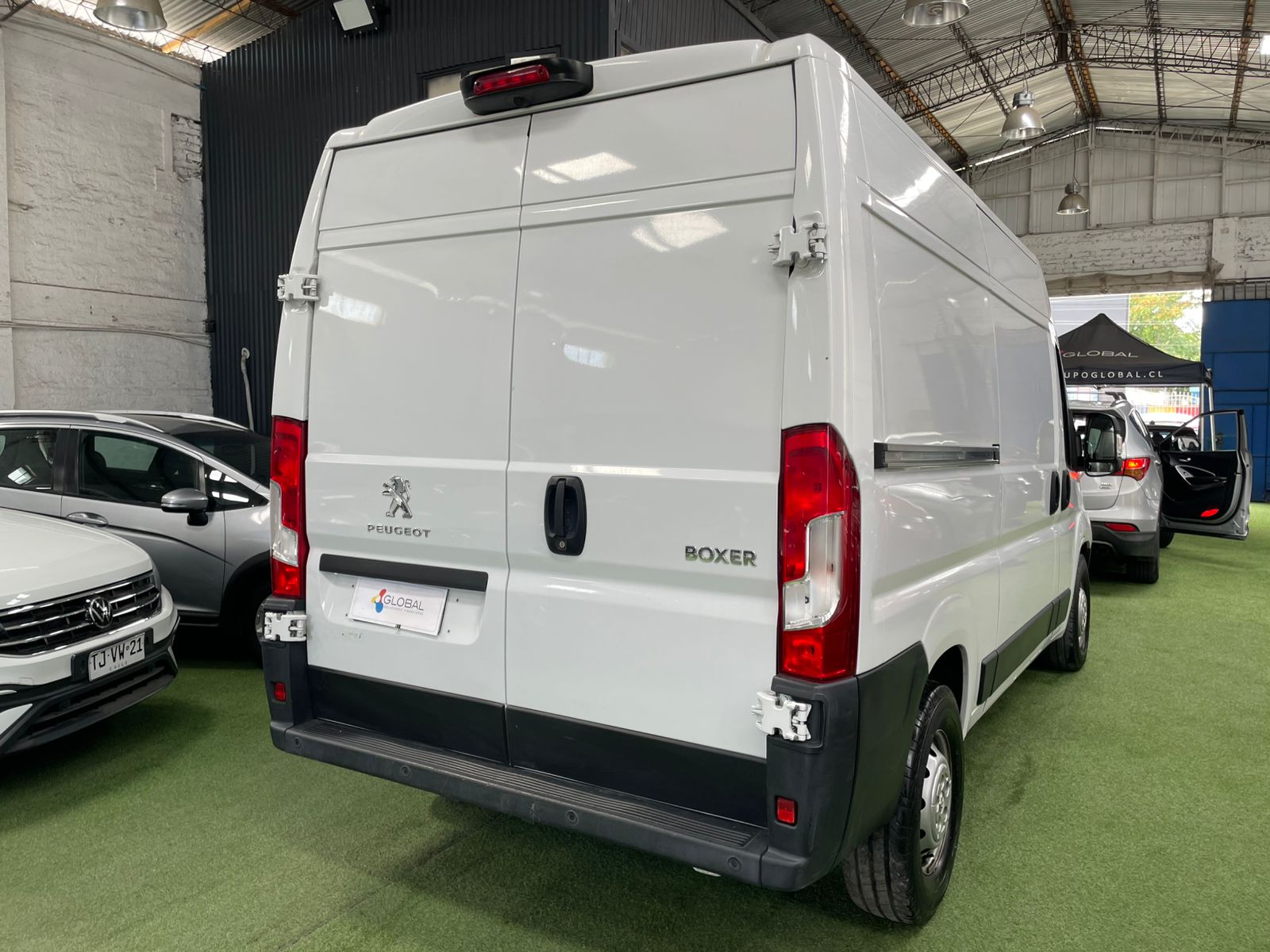Peugeot BOXER L2H2 BLUEHDI 165 2.2 2024 - Foto 5 de 11
