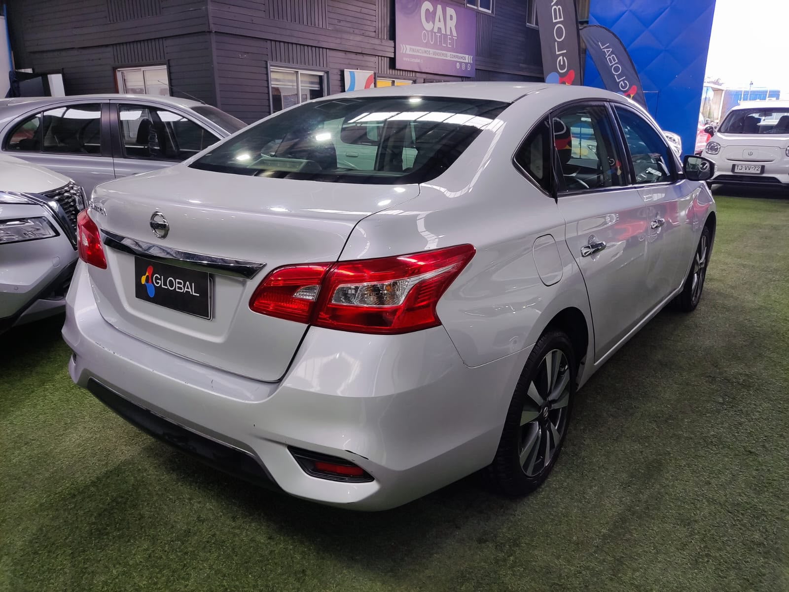 Nissan SENTRA 1.8 2018 - Foto 4 de 13