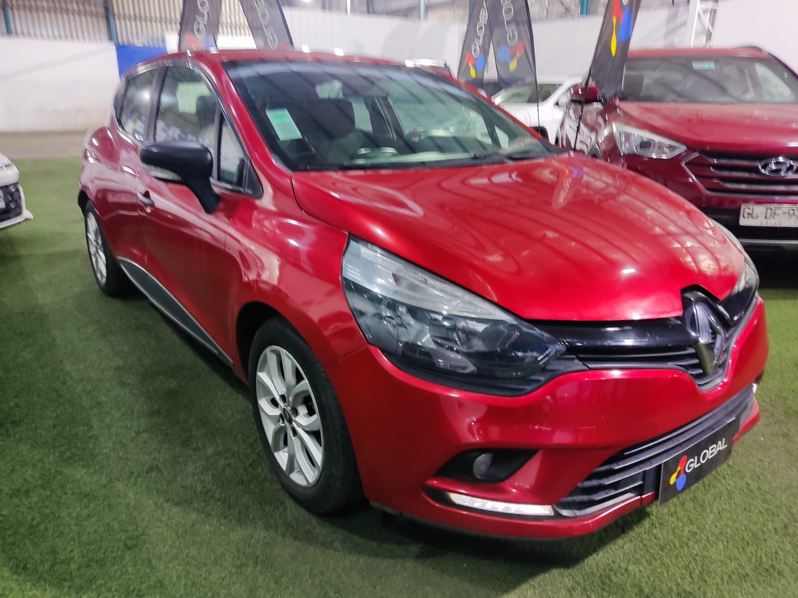 Renault CLIO IV HB 1.2 2020 - Foto 5 de 11