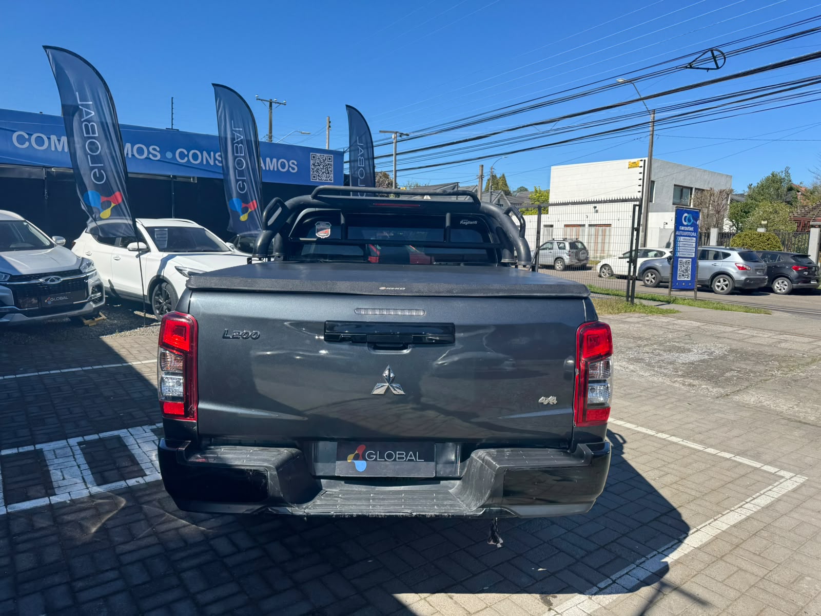 Mitsubishi L200 DAKAR 4X4 DCAB 2.4 AUT 2023 - Imagen 3 de 11