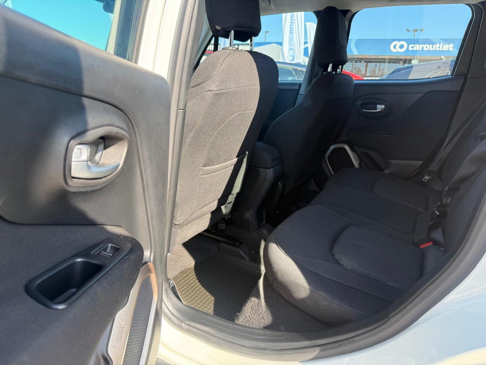 Jeep RENEGADE SPORT 1.8 2018 - Imagen 18 de 20