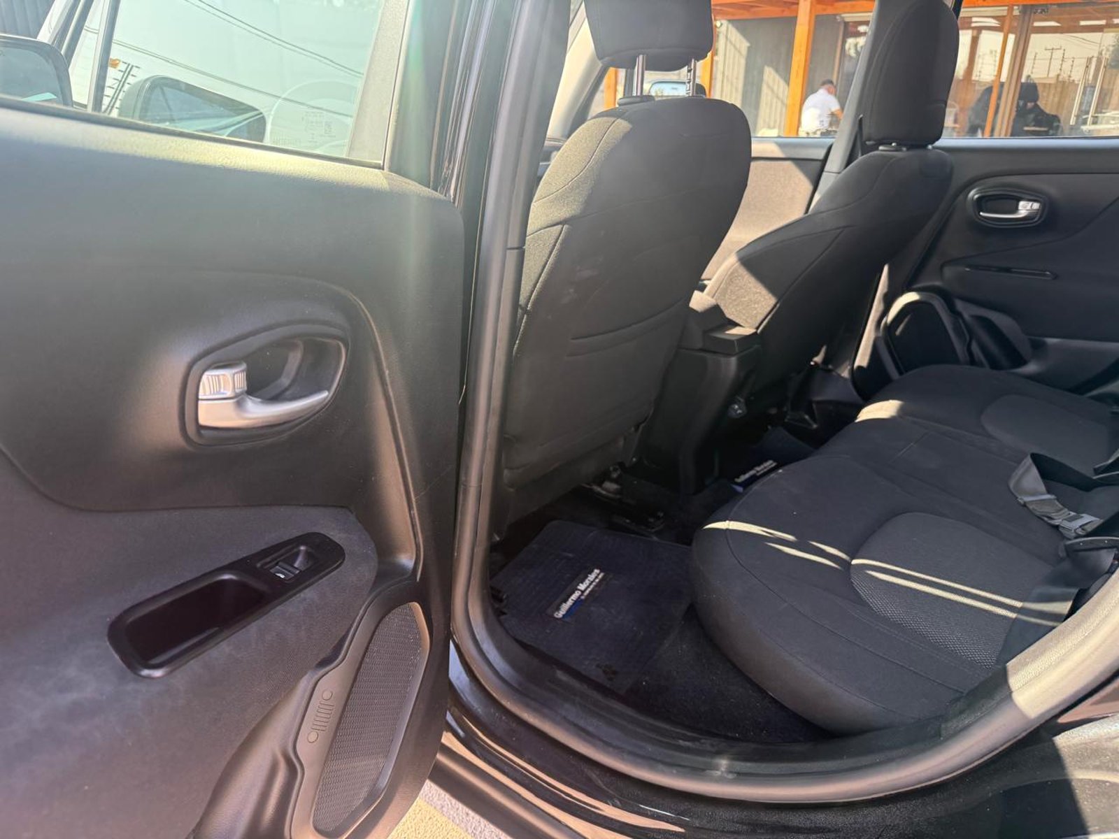 Jeep RENEGADE SPORT 1.8 2021 - Imagen 19 de 20