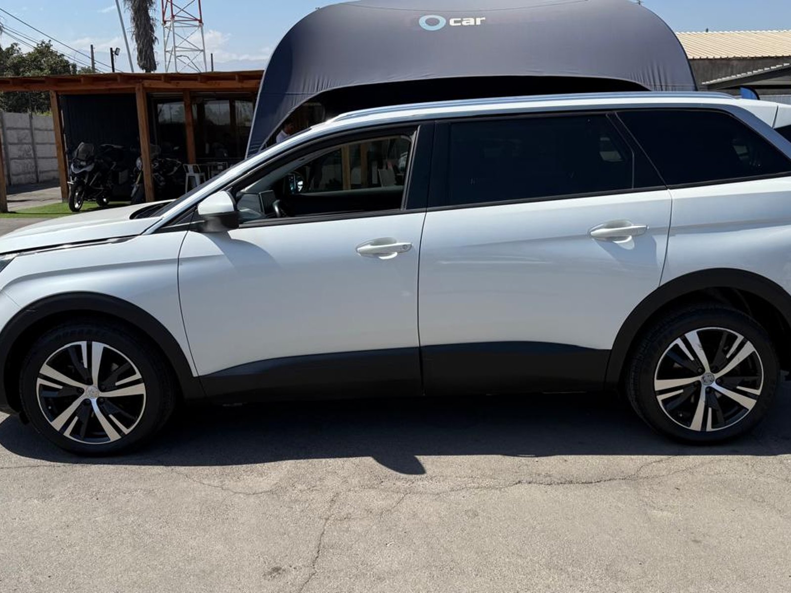 Peugeot 5008 BLUEHDI 130 1.5 AUT 2020 - Foto 2 de 19