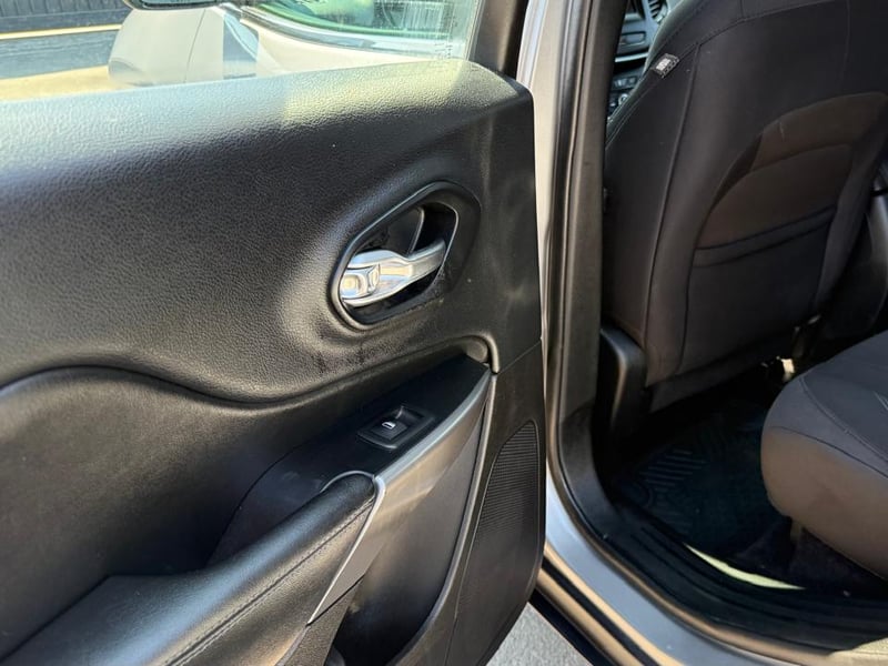 Jeep CHEROKEE LONGITUDE 4X2 2019 - Imagen 19 de 20