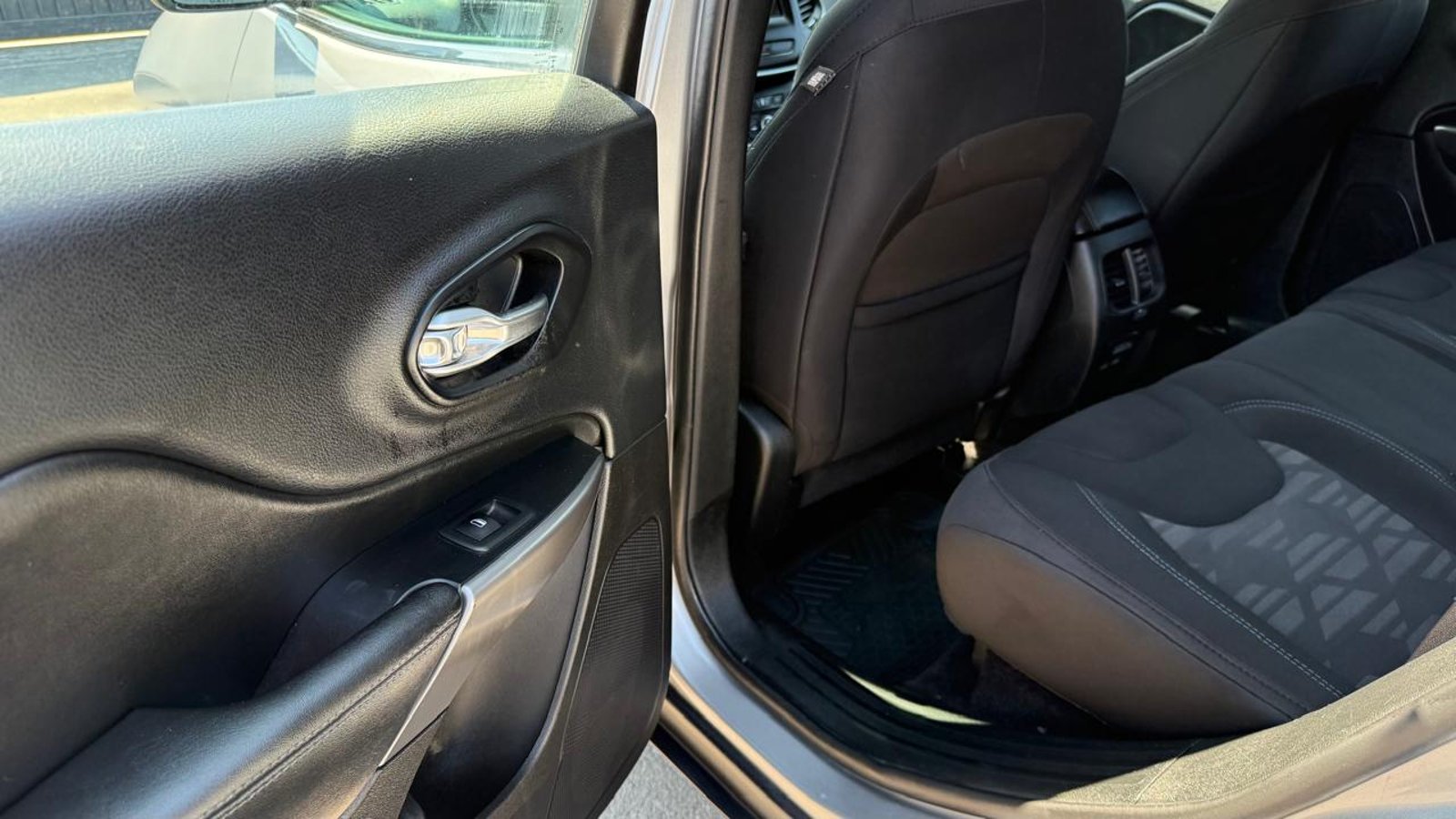 Jeep CHEROKEE LONGITUDE 4X2 2019 - Imagen 19 de 20