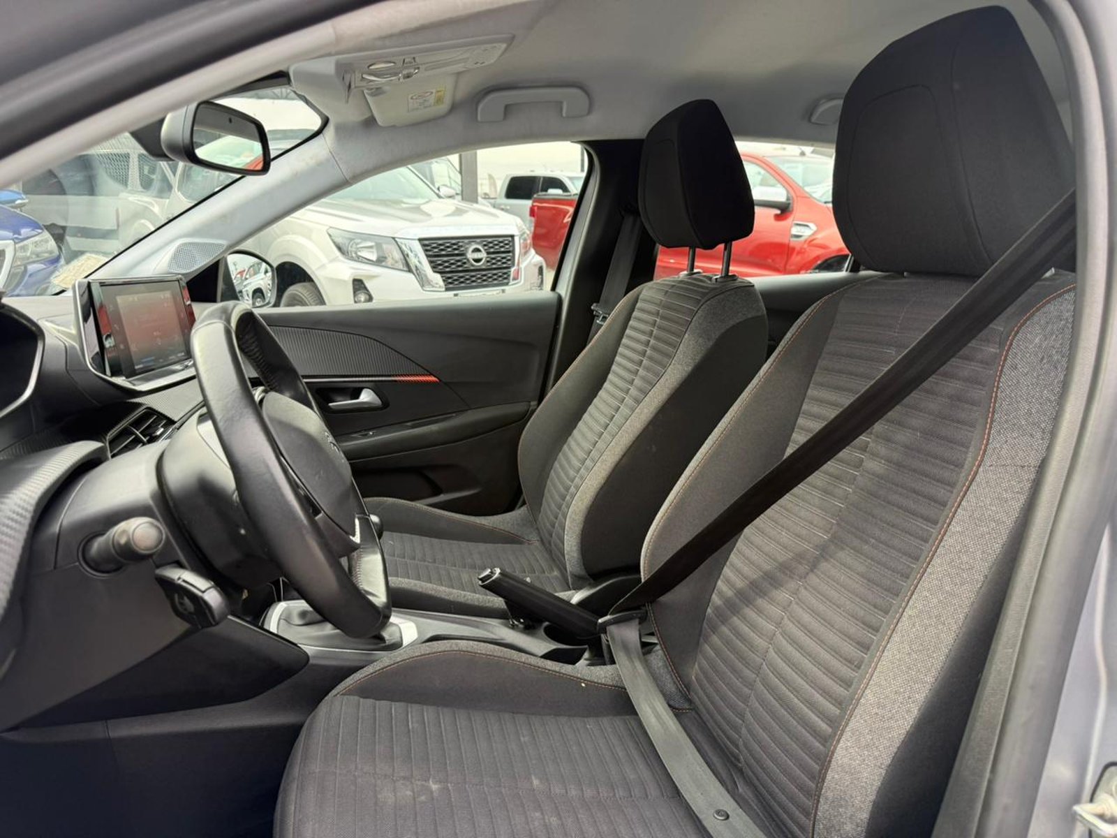 PEUGEOT 208 ALLURE BLUEHDI 1.5 2021 - Imagen 9 de 18