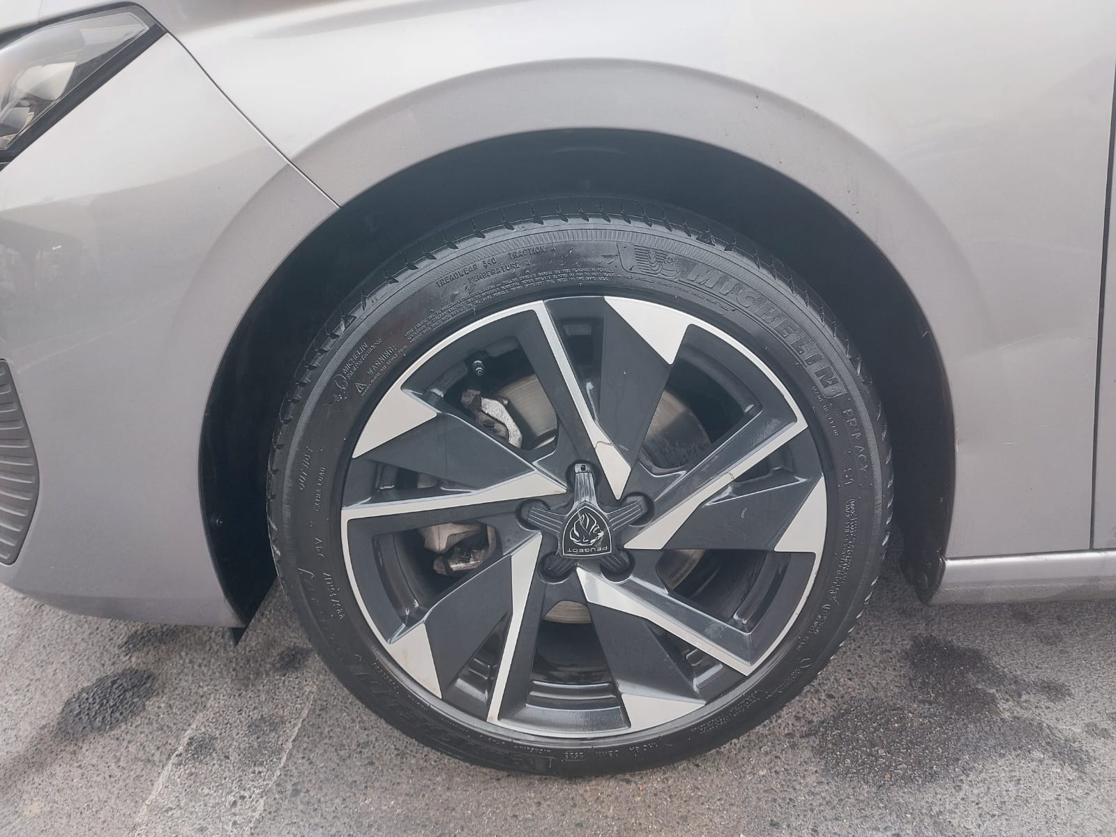 Peugeot 308 BLUEHDI 1.5 AUT 2024 - Imagen 17 de 18
