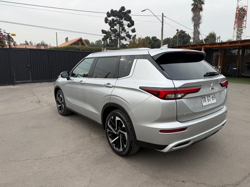Mitsubishi OUTLANDER GLS 4X4 2.5 AT 2024 - Imagen 3 de 20