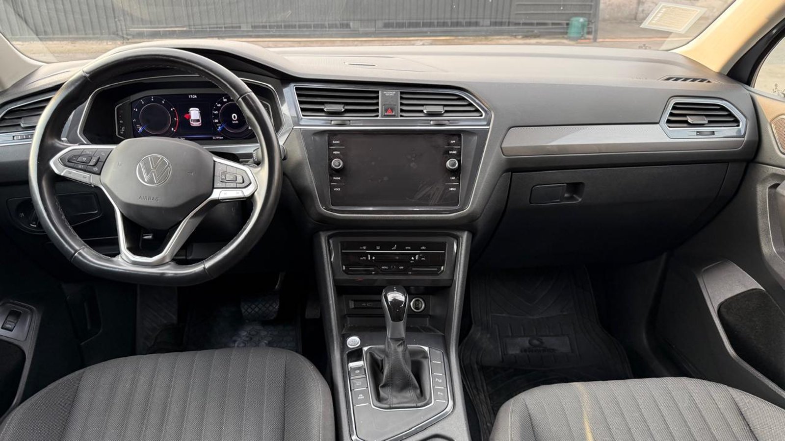 VOLKSWAGEN TIGUAN 1.4 AT 2023 - Imagen 12 de 20