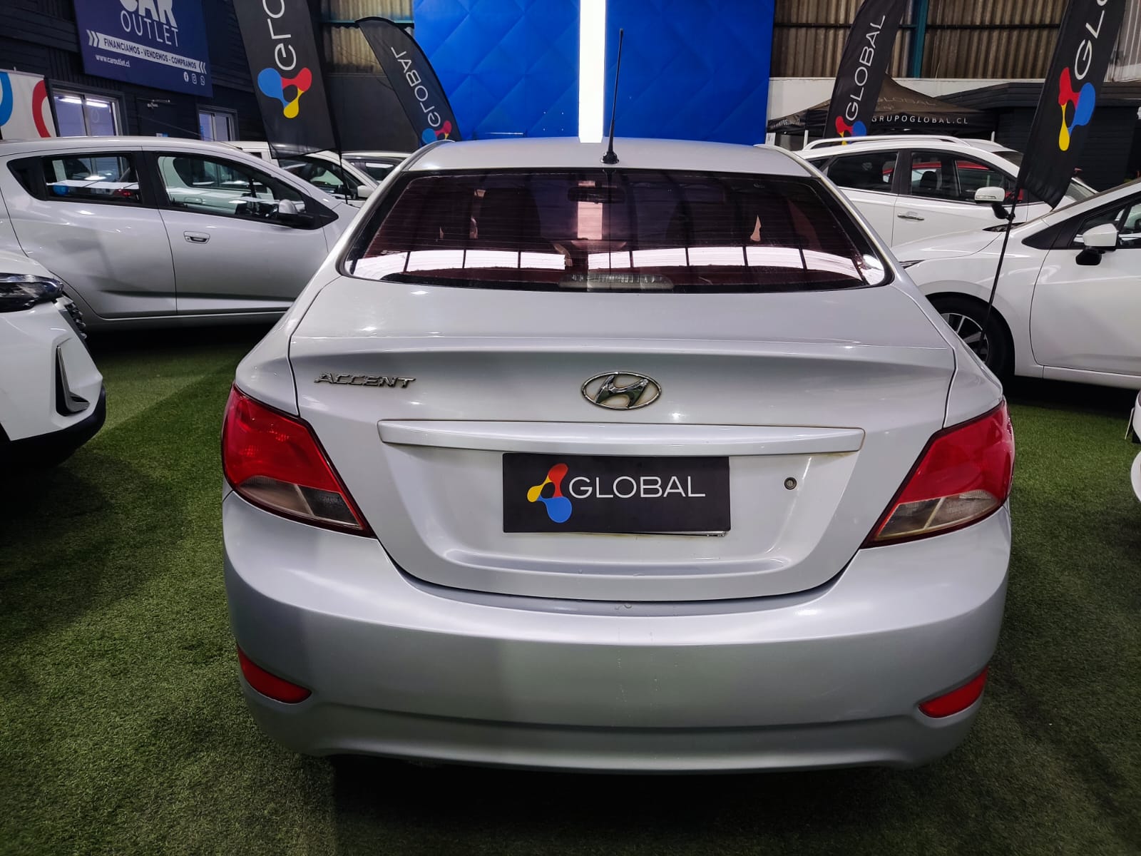 Hyundai ACCENT GL 1.4 2015 - Foto 4 de 11