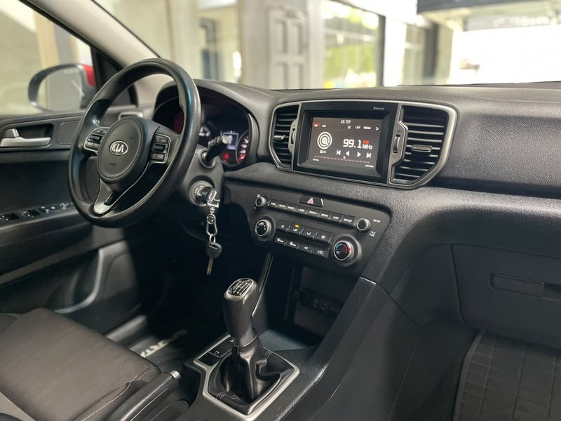 Kia SPORTAGE LX 2.0 2018 - Imagen 9 de 10