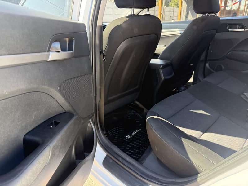 Hyundai ELANTRA AD 1.6 2018 - Imagen 18 de 20
