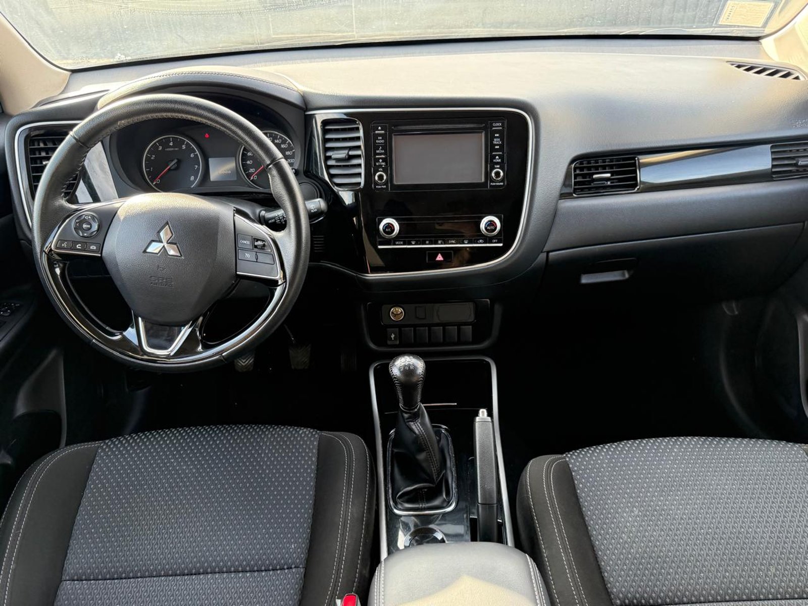 Mitsubishi OUTLANDER 2.0 2023 - Imagen 12 de 20