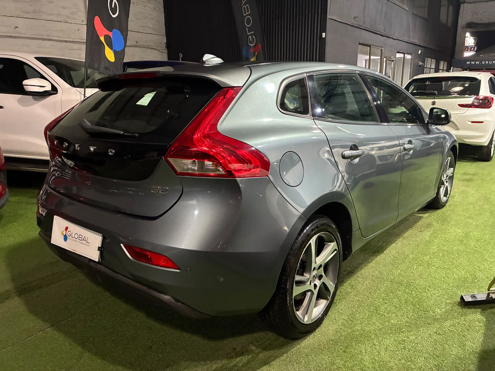 Volvo V40 D2 COMFORT 2.0 2018 - Imagen 4 de 11
