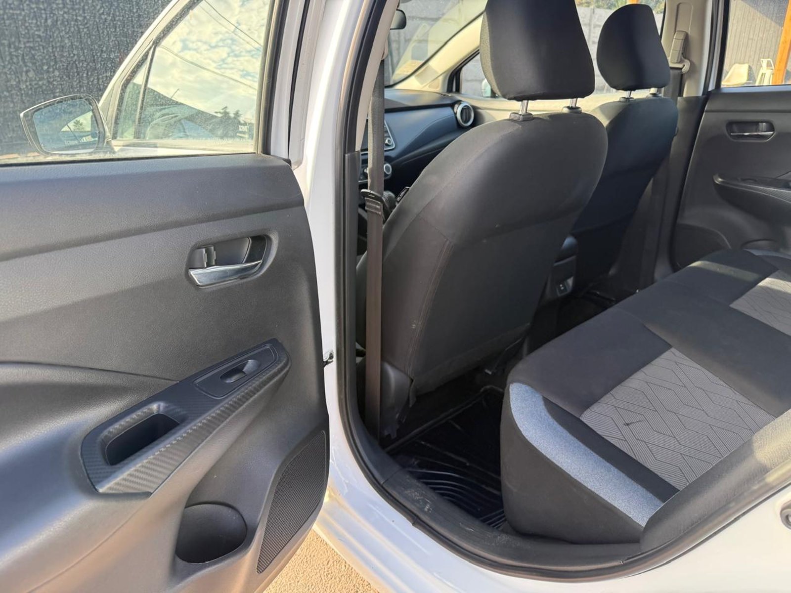 Nissan VERSA ADVANCE 1.6 AUT 2024 - Imagen 18 de 20