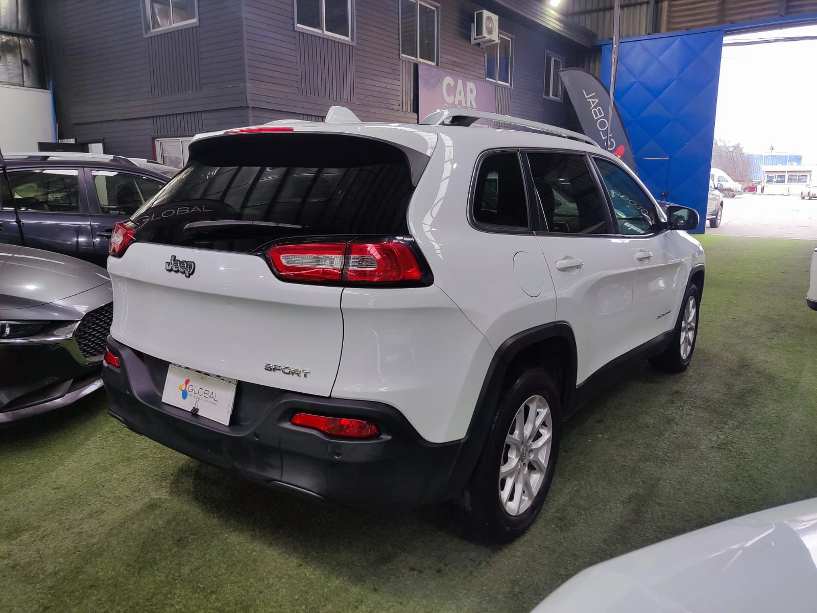 JEEP CHEROKEE SPORT 2018 - Foto 4 de 12