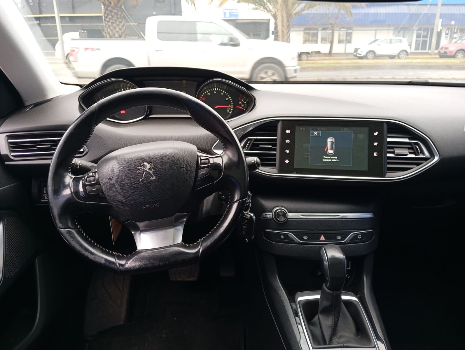 PEUGEOT 308 ALLURE PURETECH 1.2 AUT 2018 - Imagen 8 de 13