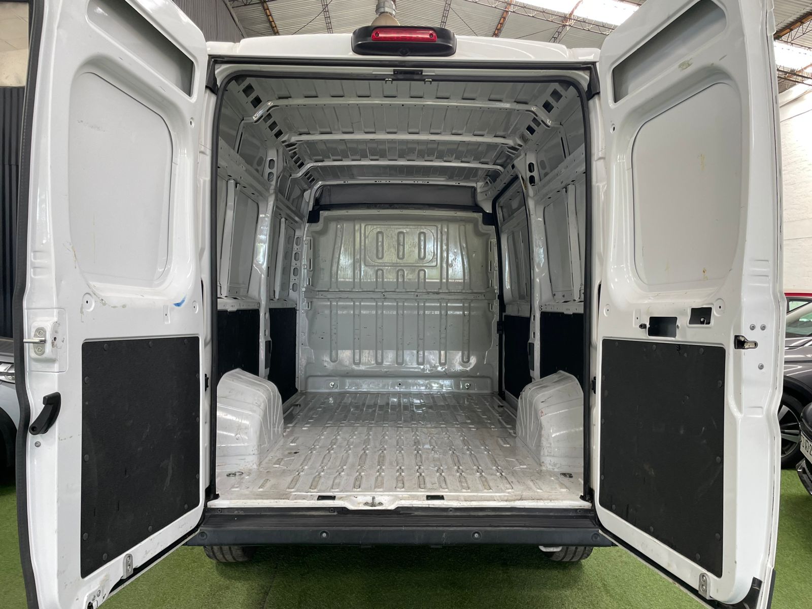 Peugeot BOXER L2H2 BLUEHDI 165 2.2 2024 - Imagen 11 de 11