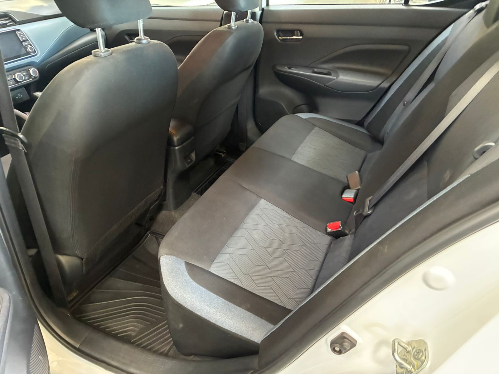 Nissan VERSA ADVANCE CVT 1.6 2024 - Imagen 8 de 10