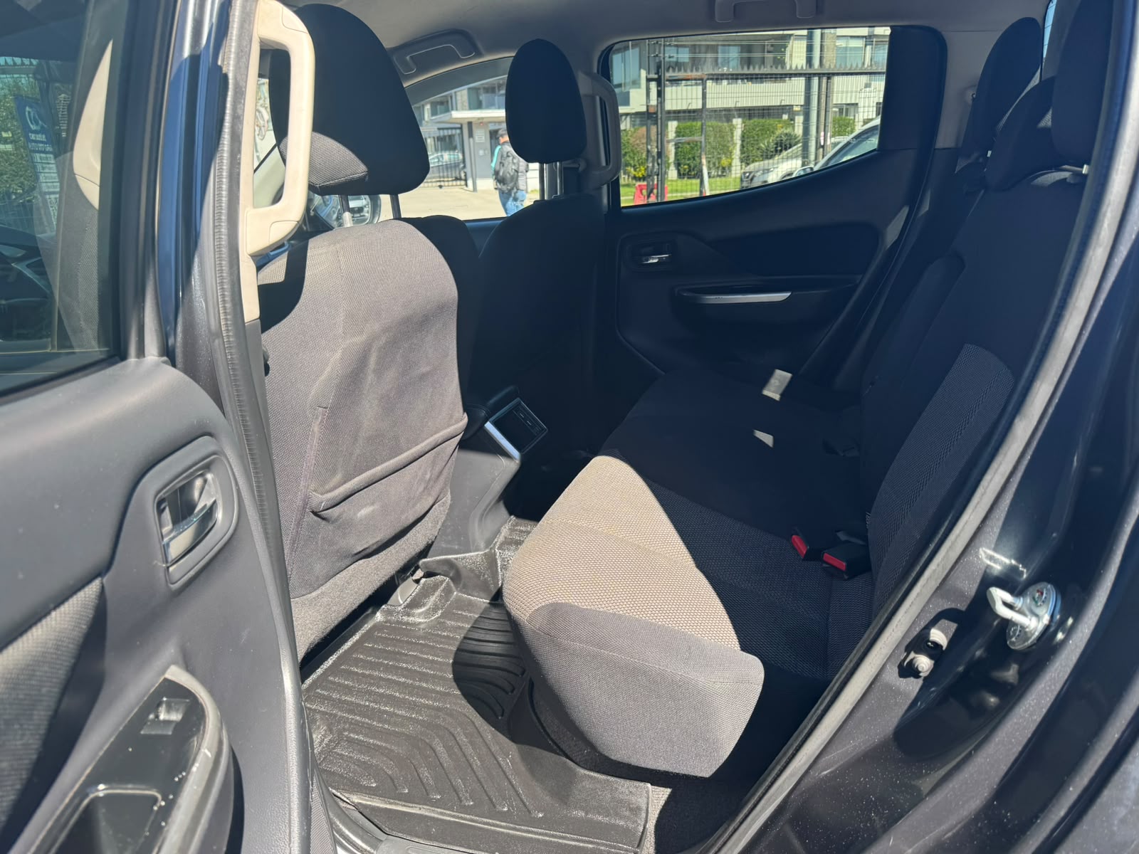 Mitsubishi L200 DAKAR 4X4 DCAB 2.4 AUT 2023 - Imagen 11 de 11