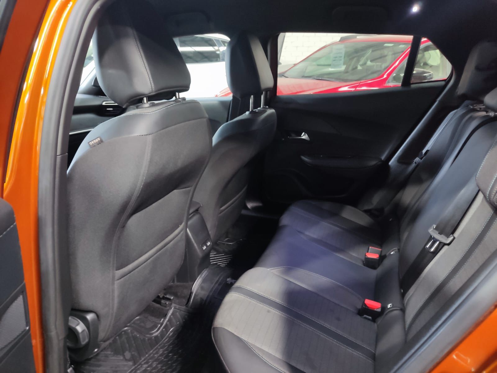 Peugeot 2008 BLUE HDI 130 EAT8 1.5 AUT 2023 - Imagen 11 de 13