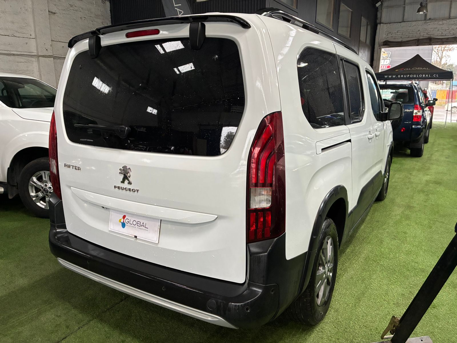 Peugeot RIFTER BLUE HDI 130 1.5 AUT 2023 - Foto 4 de 12