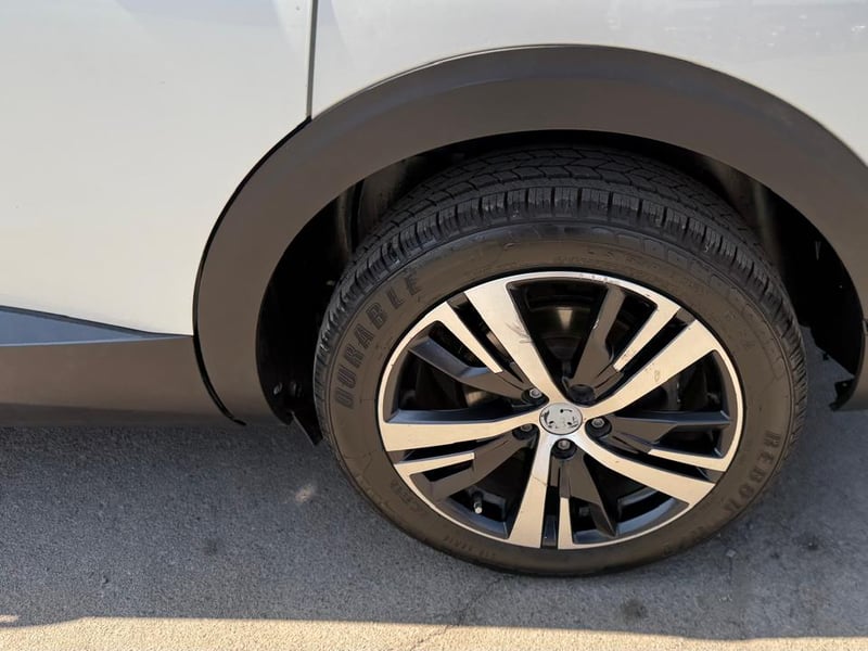 Peugeot 5008 BLUEHDI 130 1.5 AUT 2020 - Imagen 18 de 19
