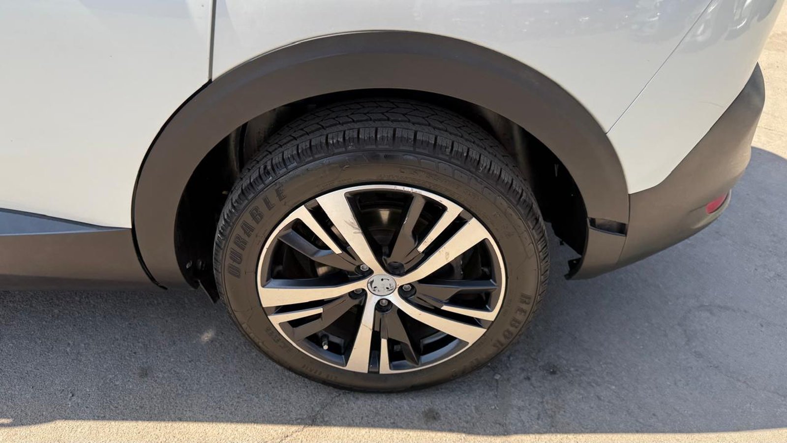 Peugeot 5008 BLUEHDI 130 1.5 AUT 2020 - Imagen 18 de 19