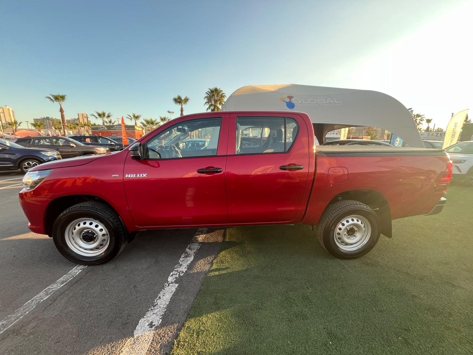 Toyota HI LUX DCAB MT 4X4 2.4 2024 - Foto 2 de 18