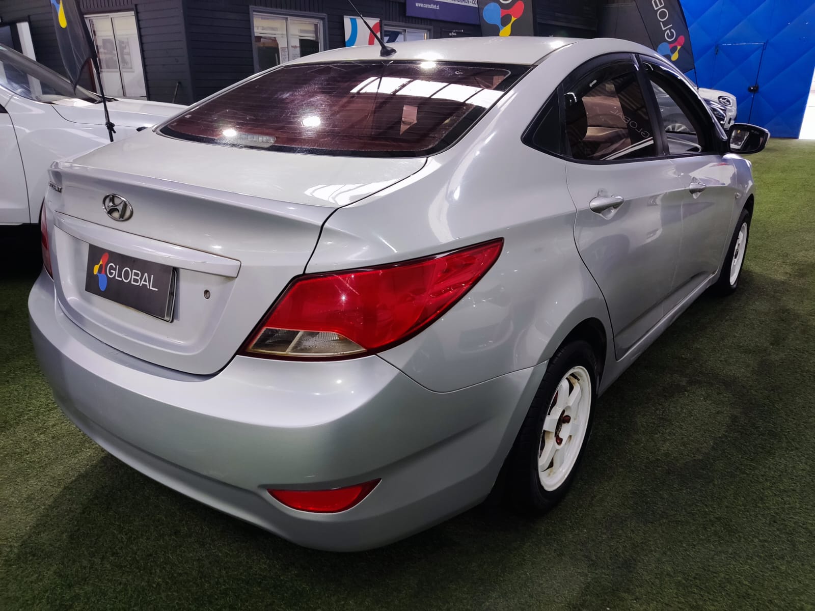 Hyundai ACCENT GL 1.4 2015 - Foto 5 de 11