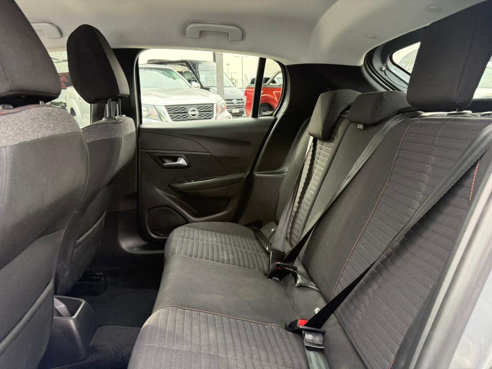 PEUGEOT 208 ALLURE BLUEHDI 1.5 2021 - Imagen 16 de 18