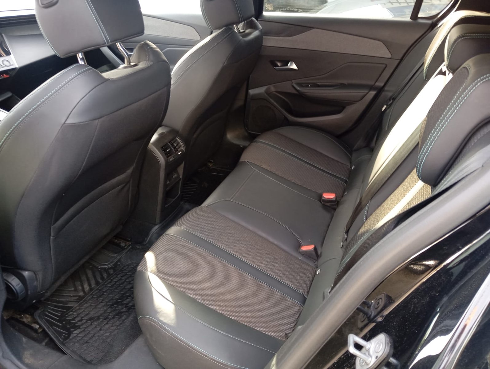 Peugeot 308 BLUEHDI 1.5 AUT 2025 - Imagen 7 de 12