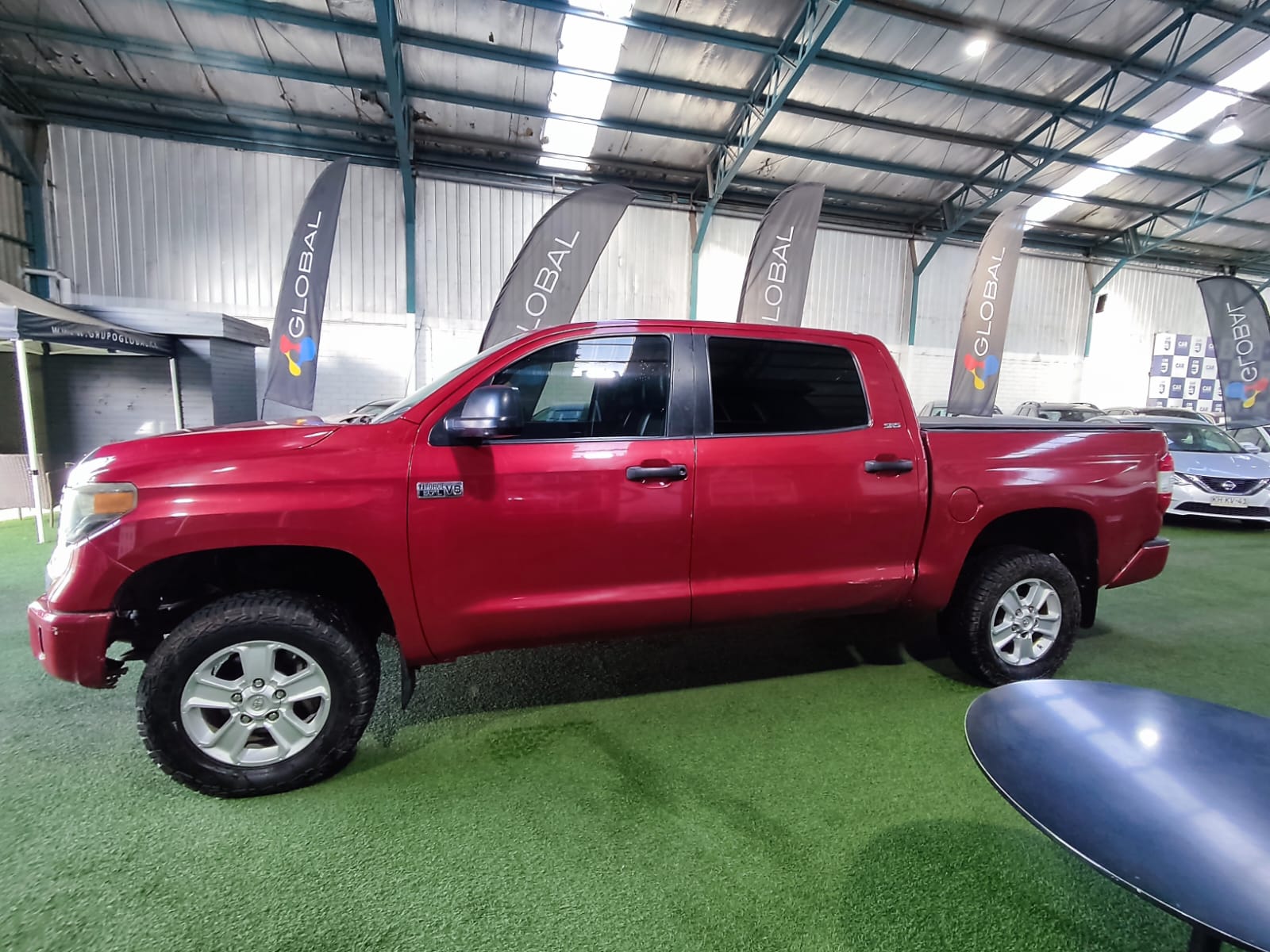 Toyota TUNDRA DCAB 4X4 5.7 2019 - Foto 2 de 14