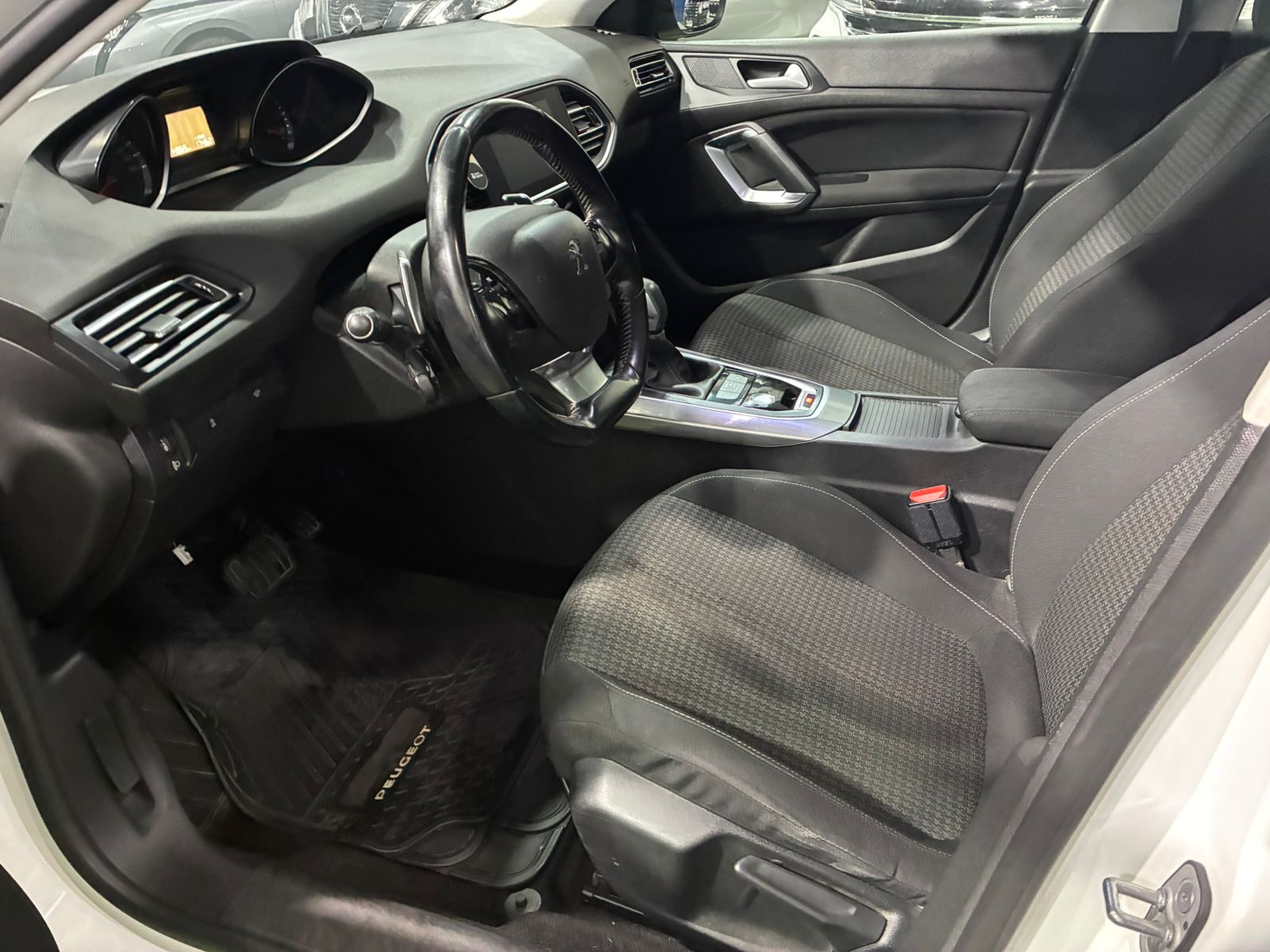 Peugeot 308 BLUEHDI 1.5 AUT 2020 - Imagen 7 de 12