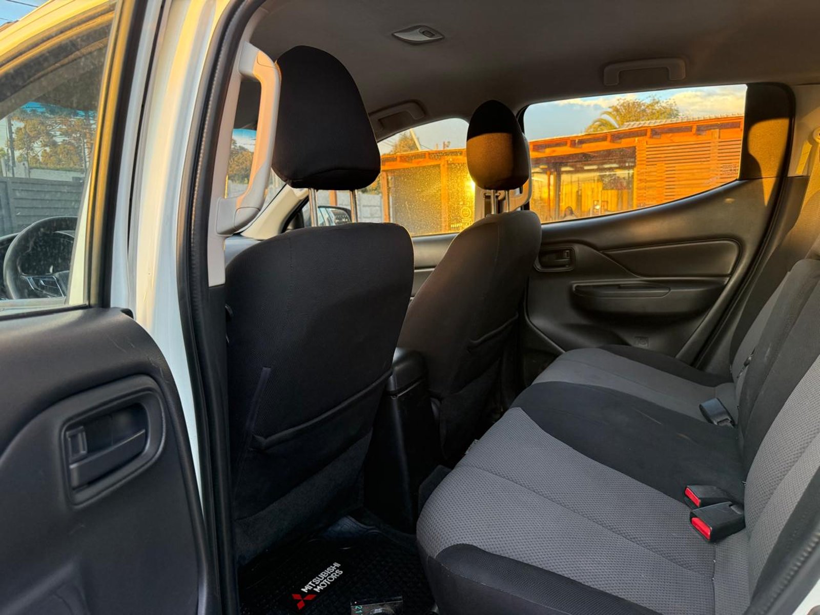 MITSUBISHI L200 D/C TD KATANA CRT 4X4 2022 - Imagen 18 de 20