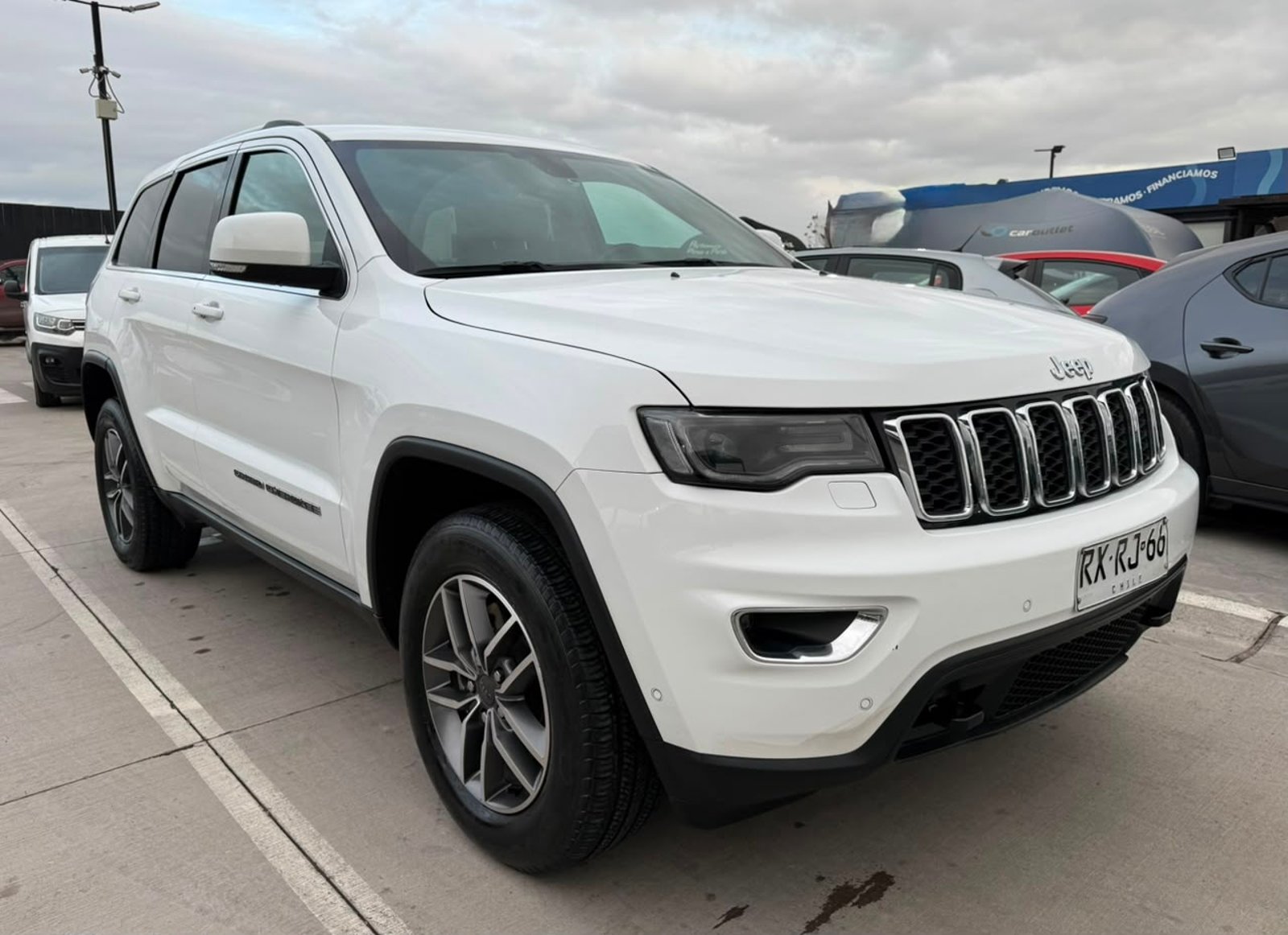 Jeep GRAND CHEROKEE LAREDO 3.6 AUT 2022 - Imagen 7 de 19