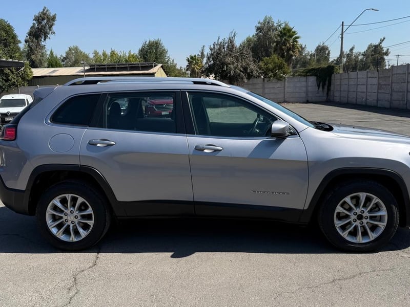 Jeep CHEROKEE LONGITUDE 4X2 2019 - Imagen 6 de 20