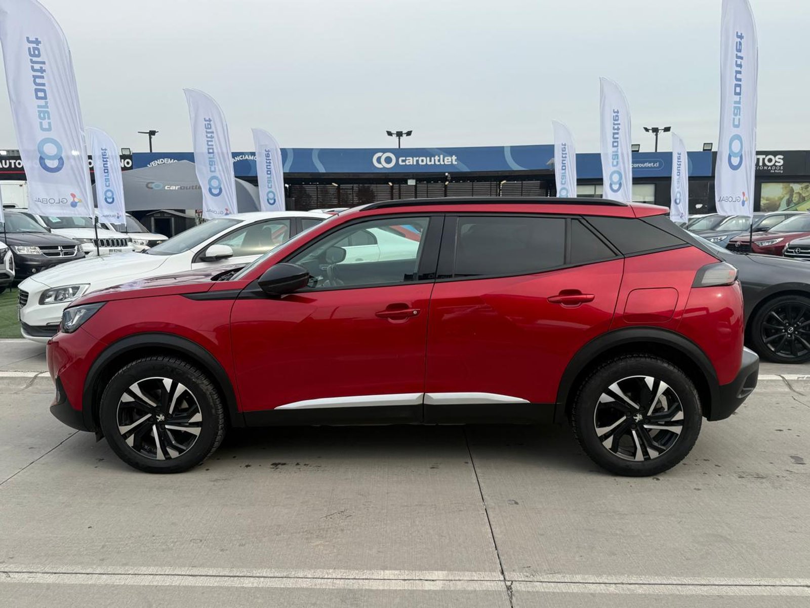 Peugeot 2008 ALLURE BLUEHDI 1.5 AUT 2022 - Foto 2 de 20