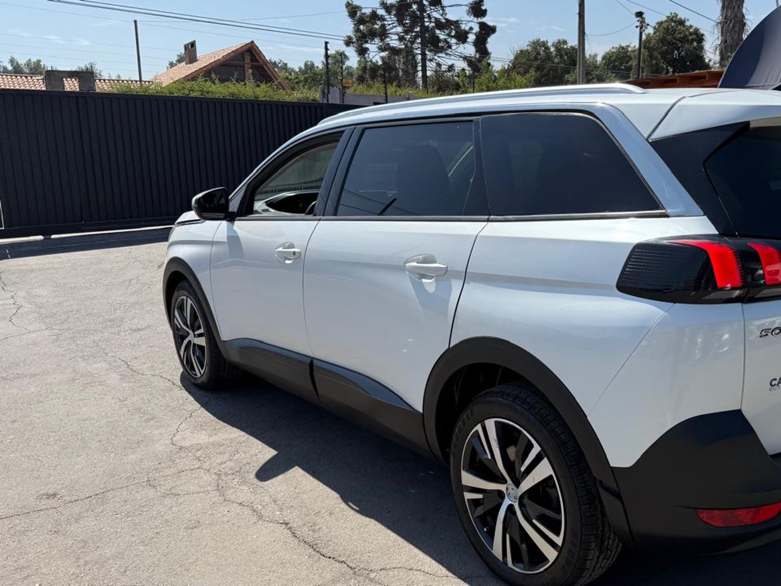 Peugeot 5008 BLUEHDI 130 1.5 AUT 2020 - Foto 3 de 19