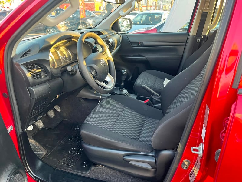 Toyota HI LUX DCAB MT 4X4 2.4 2024 - Imagen 9 de 18