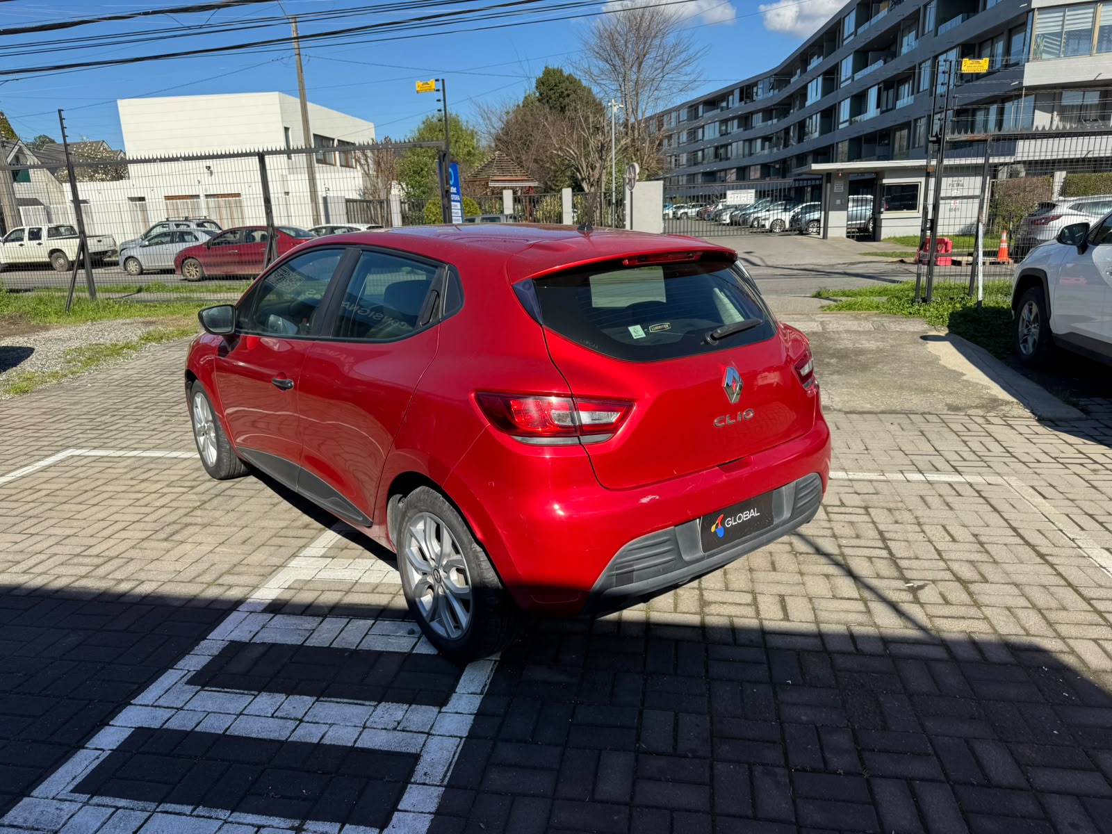 Renault CLIO IV HB 1.2 2020 - Foto 2 de 10