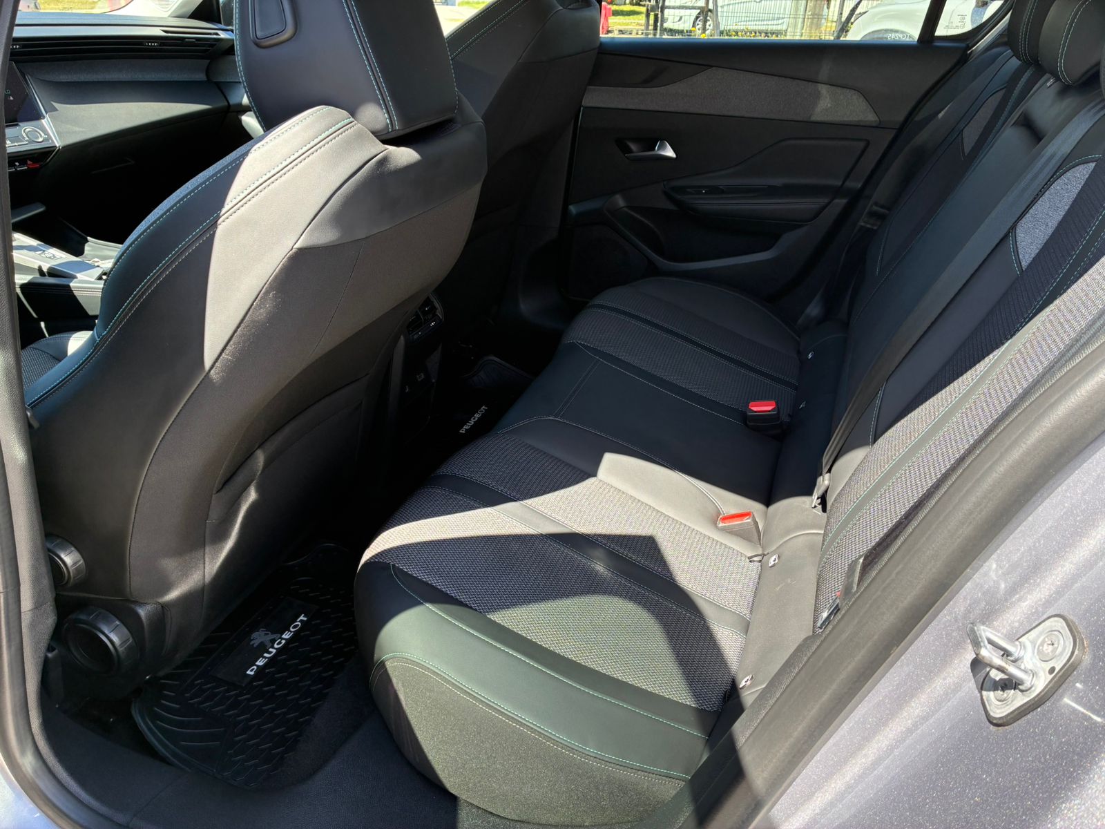 Peugeot 308 BLUEHDI 1.5 AUT 2024 - Imagen 7 de 11
