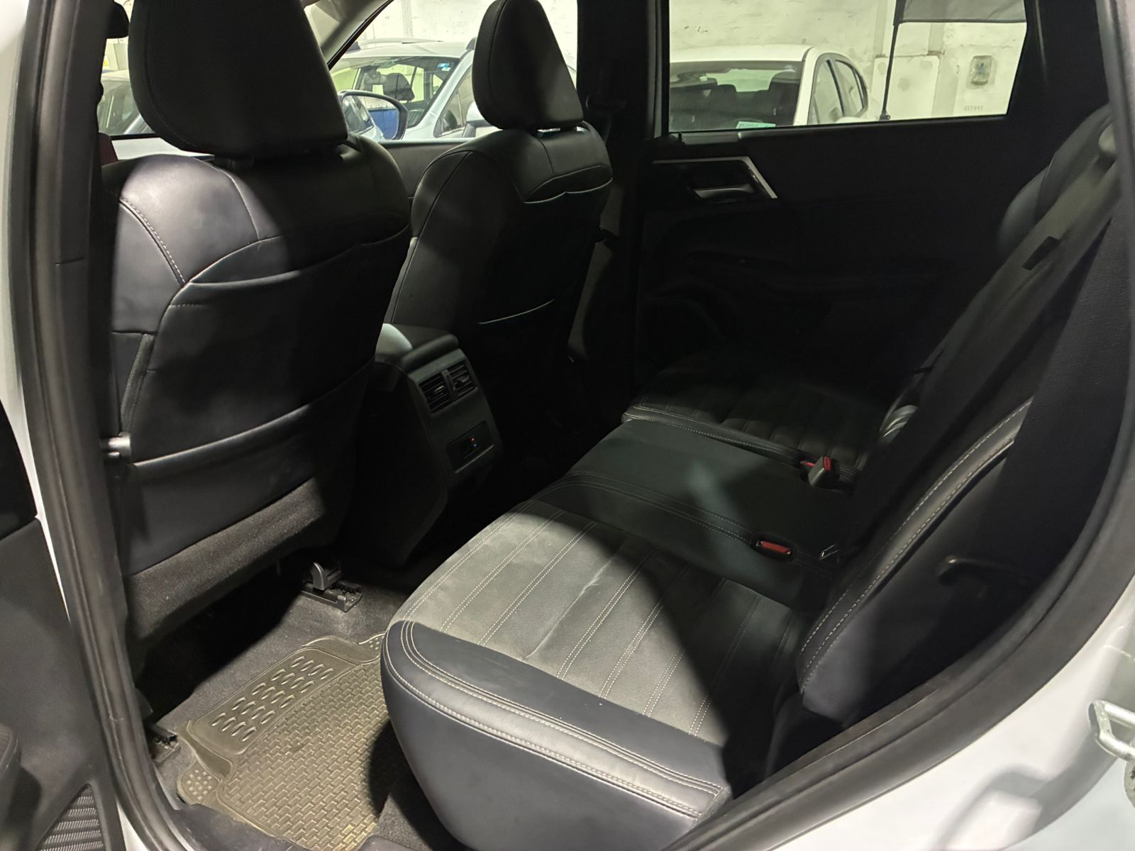 MITSUBISHI OUTLANDER GLS 4X4 2024 - Imagen 12 de 12