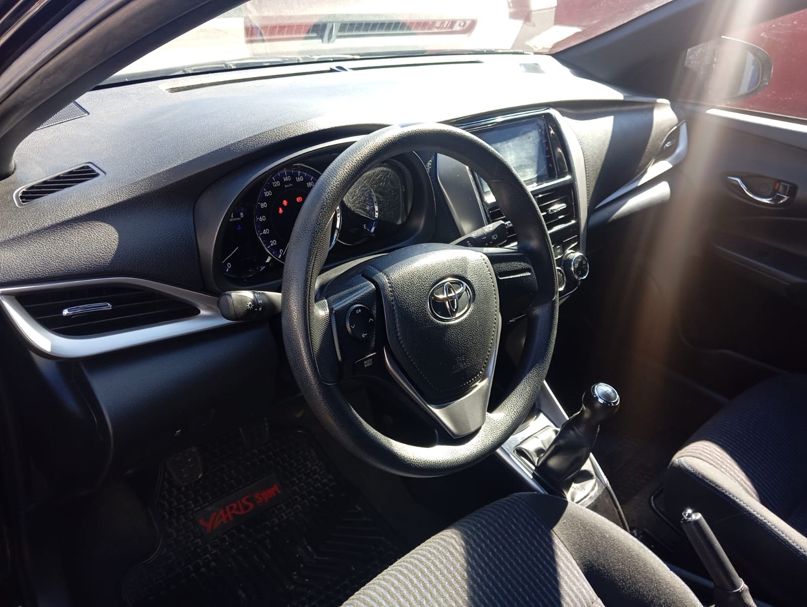 Toyota YARIS GLI 1.5 2019 - Imagen 7 de 13