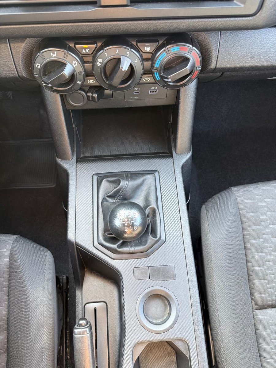 Mitsubishi L200 KATANA XR 2.4 2025 - Imagen 18 de 20