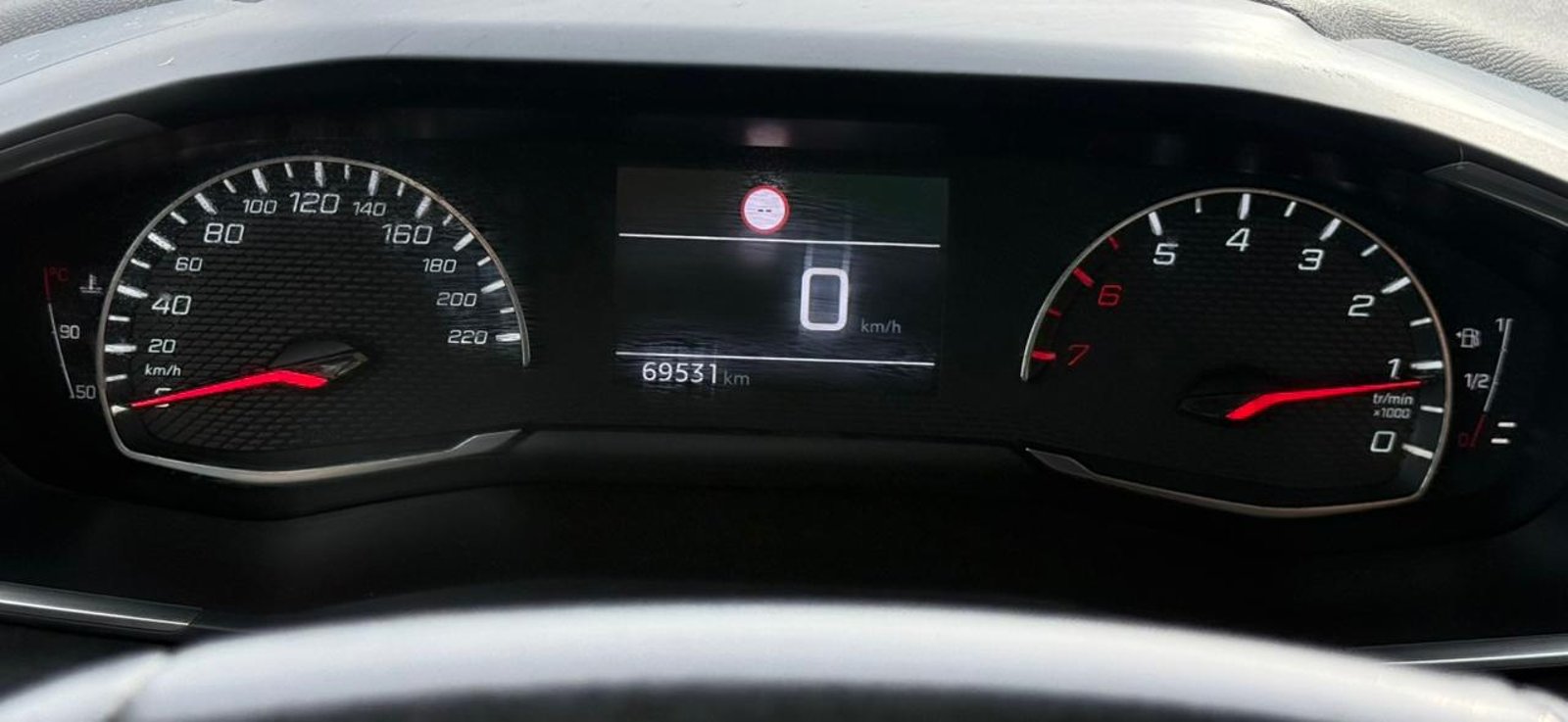 PEUGEOT 208 ALLURE BLUEHDI 1.5 2021 - Imagen 13 de 18